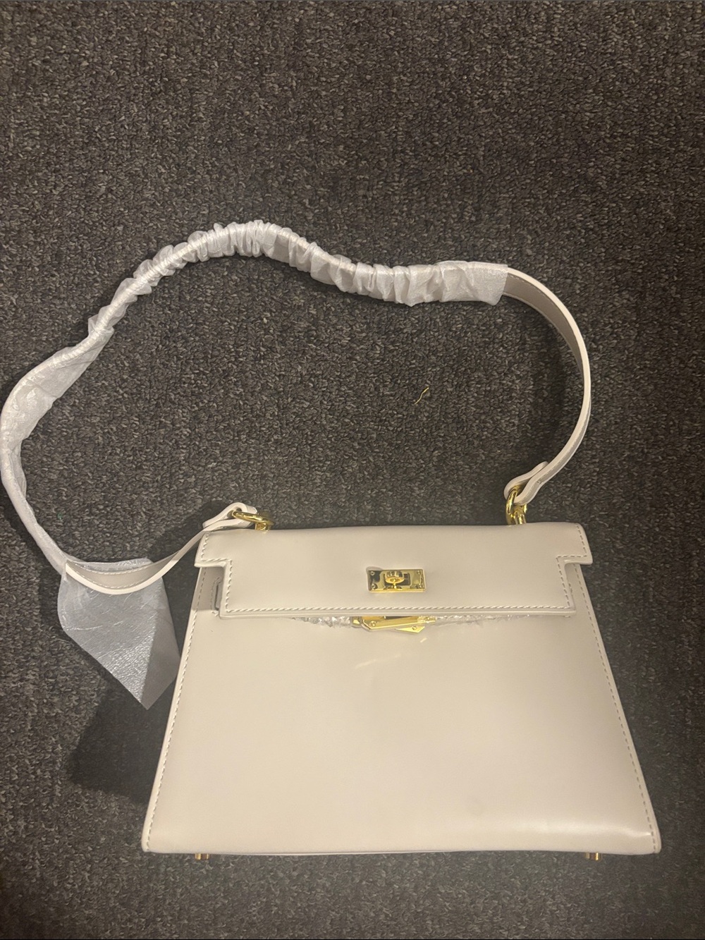 Fashion Elegant Cream Shoulder Bag Gold Hardware DISCOUNT Imperfection Item